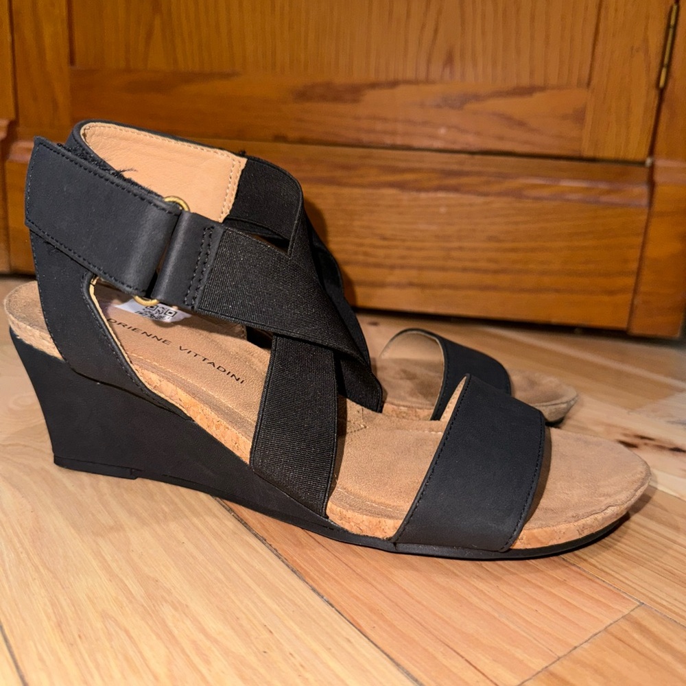 Adrienne Vittadini Wedge black Sandals Sz 8.5